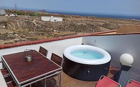Golfsur-Jacuzzi-Privateparking-2Bath-4Bedroom-4Tv-Netflx-Fastwifi